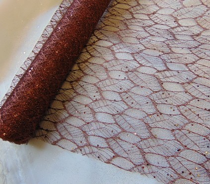 Csipke dekoanyag metál barna (48 cm x 5 yard) levélke mintás