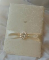   esküvői vendégkönyv A4, virág díszítéssel (sima, 90 lapos)