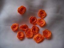 szatén rózsafej 2,5 cm-es (50 db) narancs