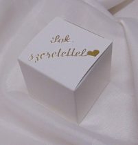   vendégajándék dobozka Sok szeretettel felirattal (5*5*5 cm)-10 db